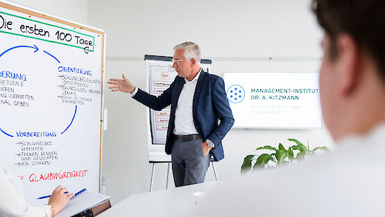 Bild zu From employee to manager